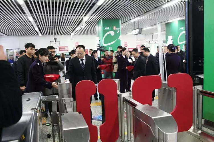 再下一城！廣電運通互聯(lián)網(wǎng)檢售票終端設(shè)備在長沙地鐵正式上線